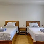 De Bueyuek Havuzlu, Jakuzili Muestakil וילה