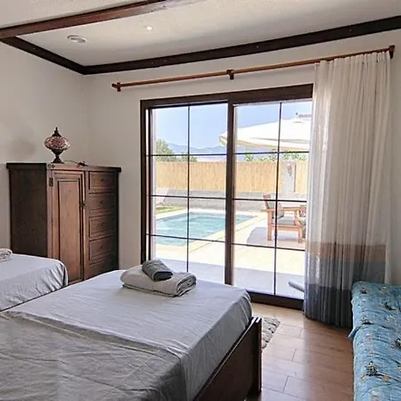 De Bueyuek Havuzlu, Jakuzili Muestakil Villa Fethiye