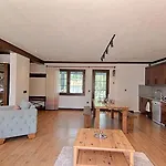 De Bueyuek Havuzlu, Jakuzili Muestakil Villa
