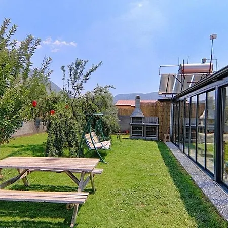 Villa De Bueyuek Havuzlu, Jakuzili Muestakil *