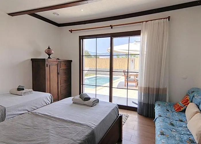 De Büyük Havuzlu, Jakuzili Müstakil Villa Fethiye