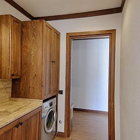 Villa De Bueyuek Havuzlu, Jakuzili Muestakil *
